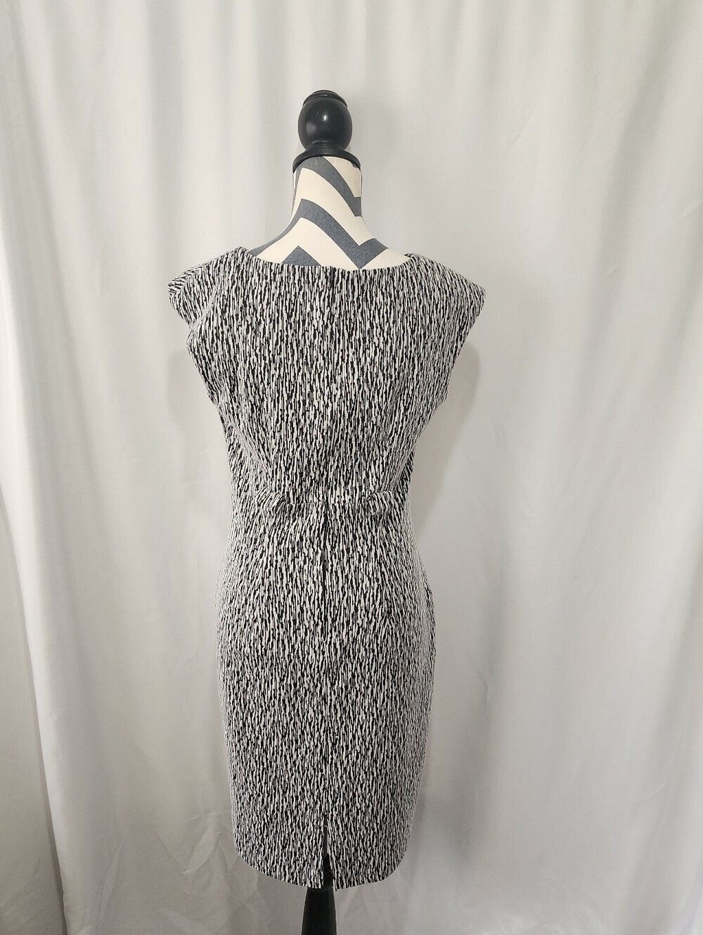 connected apparel Black and White Textured Midi Sheath Dress